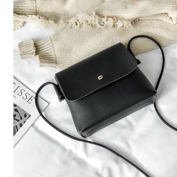 NWT faux leather shoulder bag - Picture 5 of 8